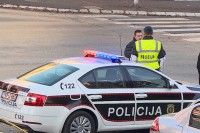 Lukavac: Nasred puta pronađen muškarac bez svijesti