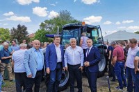 Petričević, Mitrović i Cicović na prezentaciji novog traktora