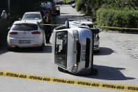 Automobil udario dijete na Dobrinji, građani prevrnuli vozilo da ga izvuku