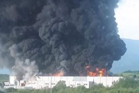 Veliki požar u fabrici stiropora u Bihaću VIDEO