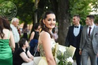 Матуранти су вечерас закорачили у ново поглавље живота