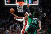 Batler 47 poena za “brejk” u Bostonu i majstoricu u Majamiju