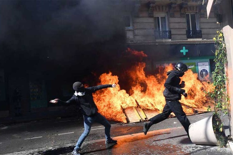Маршеви, протести и хапшења