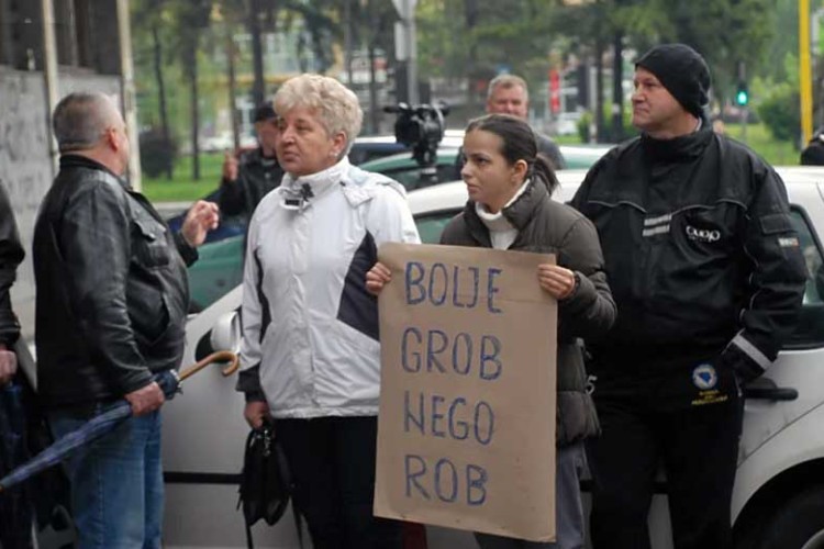 Маршеви, протести и хапшења