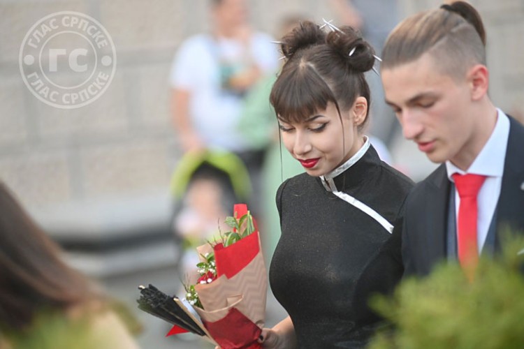 матуранти Грађевинске школе, Политехничке школе и Средњошколског центра "Гаудеамус" прославили матуру