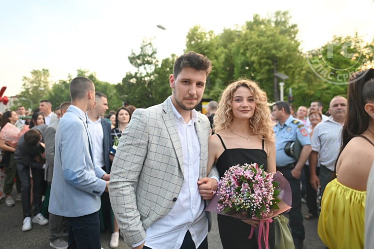 матуранти Грађевинске школе, Политехничке школе и Средњошколског центра "Гаудеамус" прославили матуру