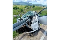 Tri osobe povrijeđene u teškoj nezgodi kod Gacka, žena u komi