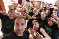 Učenici razredniku posljednji dan škole donijeli pečeno jagnje FOTO