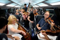 Simfonijski orkestar iznenadio putnike u vozu "Soko"