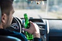 Vozio pijan, pa zbog duga od 3.200 KM ostao bez "mercedesa"