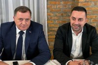 Plaketa grada Doboja srpskom članu Predsjedništva Miloradu Dodiku