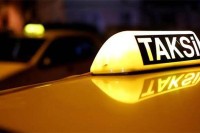 Taksisti se potukli ispred UKC-a, „zaradili“ prekršajne prijave
