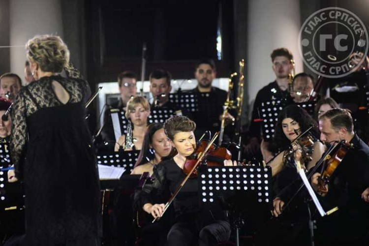Simfonijski orkestar NPRS otvorio Teatar fest