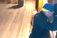 Bizarni češki provalnik od kog podilaze žmarci, ulazi u domove i posmatra ukućane