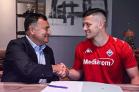 Luka Jović zvanično potpisao ugovor sa Fiorentinom