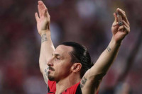Ibrahimović se oporavlja uz narodnjake VIDEO