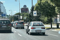 Danas je toliko vruće da vozač u Sarajevu vozi otvorenih vrata