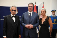 Vučić dodijelio Zlatne medalje za zasluge Bočeliju i Marizi