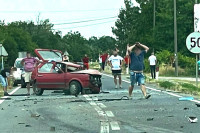 Udes na putu Bijeljina - Ugljevik : Automobil smrskan, kamion sletio s puta