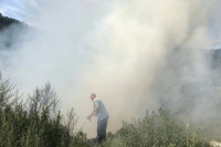 Bratunac: Ugašen požar na divljoj deponiji u Tegarama