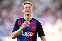 De Jong odugovlači, Milinković-Savić na meti Junajteda