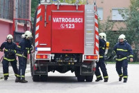 Izgorjela štala u Sokolovićima:  Vatrogasci se borili pet sati sa vatrenom stihijom