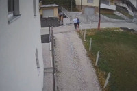Sukob zbog međe: Komšiji udario šamar, ovaj na njega nasrnuo sa sjekirom VIDEO