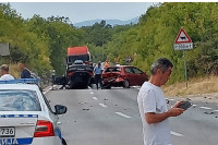 U teškoj saobraćanoj nesreći povrijeđeno četvoro,vozilo završilo na krovu
