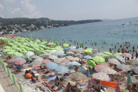 Kako izgleda ljetna sezona u Sutomoru: Da li se na ovoj plaži zaista može odmoriti?