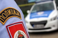Pijan napao policajca i vukao ga autom 100 metara