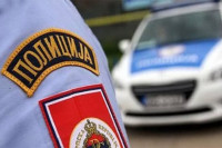 Lažno se predstavili kao policajci, pretresli vozilo, pa uhapšeni