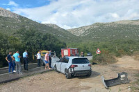 Tri lica povrijeđena u saobraćajnoj nezgodi kod manastira Tvrdoš