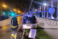 "Fijatom" se zabio u banderu ispred Vlade RS