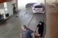 Sudar na benzinskoj stanici u Prnjavoru, za dlaku izbjegnuta tragedija VIDEO