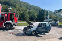 Gorio automobil na benzinskoj pumpi u Milićima