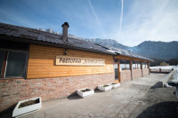 Iz restorana na Tjentištu ukraden sef sa novcem i aparat za sladoled