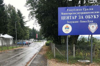 Policajac se ranio čisteći oružje