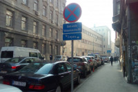 Muškarac prijetio supruzi pa ga punac, zakačenog za vozilo, vukao deset metara