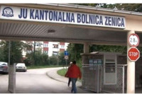 Mladić skočio s drugog sprata zeničke bolnice, ljekari mu se bore za život