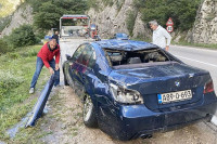 BMW-om sletio u Neretvu, ronioci izvlačili auto iz 15 metara dubine