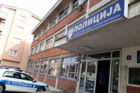 Kontrolom vozila pronađeno 10.000 evra i promotivni materijal SDS-a