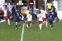 Francuski fudbaleri dobili četiri crvena kartona za 22 minute, sudija morao prekinuti meč