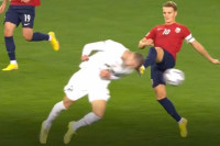 Pavlović kao Vidić nekada: Glavom gdje drugi neće nogom VIDEO