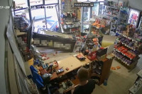 Nesvakidašnja nesreća: Kamion se zabio u benzinsku pumpu VIDEO