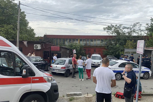 Талачка криза у Србији: Мушкарцу ставио нож под грло у аутомеханичарској радњи