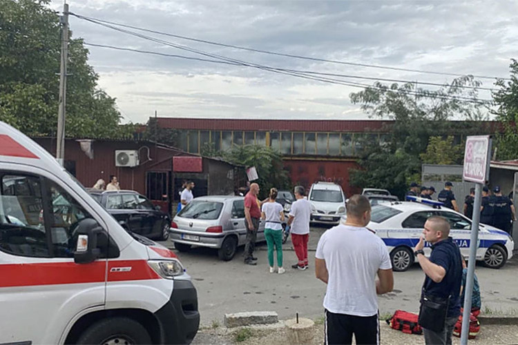 Талачка криза у Србији: Мушкарцу ставио нож под грло у аутомеханичарској радњи