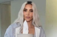 Kim Kardašijan snimila uputstvo kako staviti maramice u kutiju pa postala meta ismijavanja