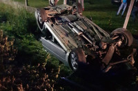 Vatrogasci izvukli povrijeđenog iz prevrnutog automobila na putu Derventa- Prnjavor