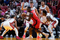 Jović slavio u duelu s Marjanovićem, Denver bez Jokića