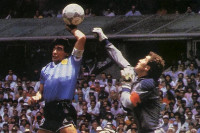Prodaje se lopta kojom je Maradona dao gol "božijom rukom"